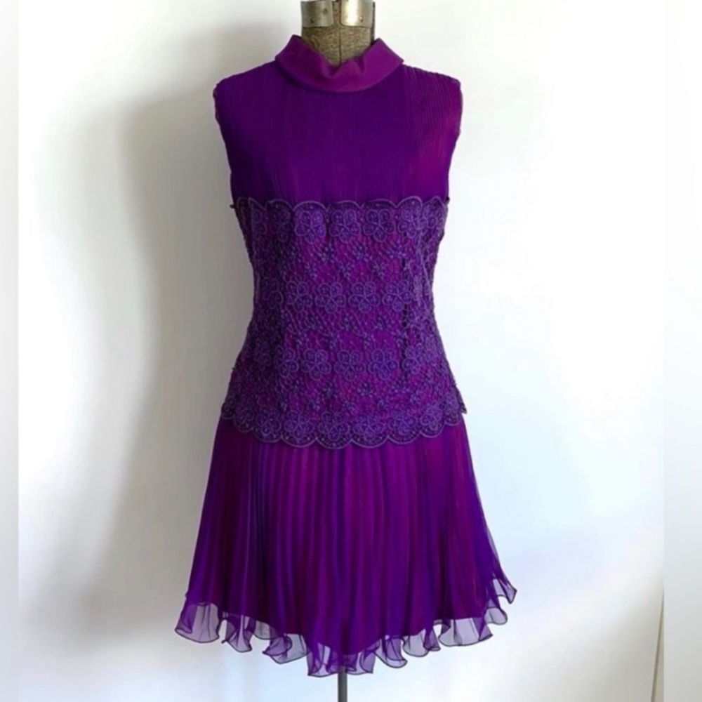 Gorgeous Purple Vintage 1940’s Dress with Lace💜